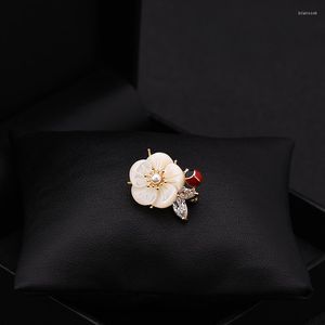 Broszki naturalny kwiat skorupy Mała broszka światło luksusowe w pełni dopasowań dekoltu ustawiający szpilka urocza koszula anty-ekspozycyjna biżuteria klamry