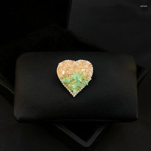 Broches Crystal High-De Litt Love Heart Broche V-Bucklente Anti-Exposição Mulheres Mulheres Decoração de Roupas Fixadas Moda Moda Jóia Pin