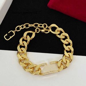 Bracciale di design a catena Trendy per donne braccialetti d'oro argento in acciaio inossidabile Lettera maschile intarsiata Braccialette in cristallo di diamanti per gioielli da fidanzamento femminile