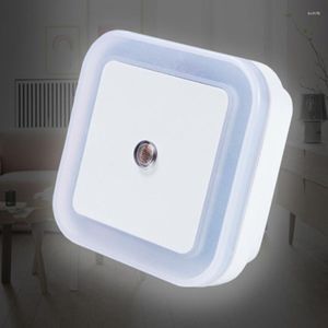 Lâmpada de parede mini led estrela noturna luz fofa use plug-in sensor automático desenho animado à beira de cabeceira decoração de quarto infantil