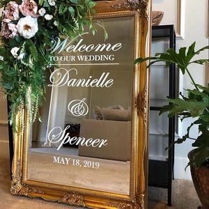 Adesivi a parete Wedding Benvenuto Specchio adesivi in ​​vinile Design semplice Nomi personalizzati DECAL CONTRO DEGGI ORROR DECIVIMENTO CHIUST Wedding Art Az657 230812