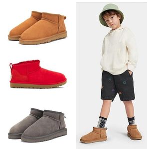 Mini Boy Girl Kids Snow Boots Sheepskin Plush Pur Fur حافظ على أحذية دافئة مع حقيبة غبار البطاقة الصغيرة 5281 كاحل ناعم مريح أحذية غير رسمية هدايا جميلة