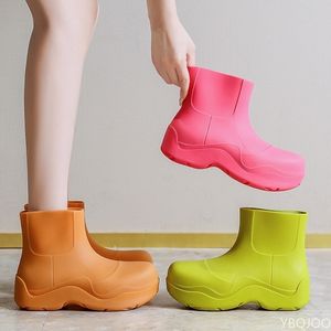 Buty deszczowe marka luksusowe kobiety mężczyźni deszczowe buty gumowe panie chodzące wodoodporne kostki chelsea buty zwyczajne grube krótki but 230812