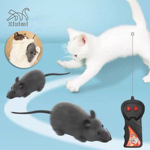 Electricrc Животные беспроводные дистанционные управления мыши для мыши Pet Toy Electric Spoof Clebry Model Model для животных детские праздничные подарок 230812