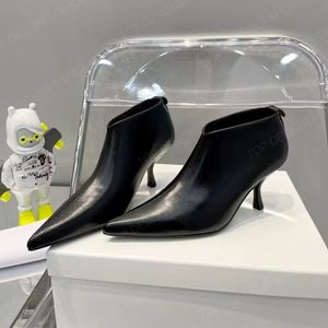 Toppkvalitet Radskorna pekade tårhälta ankelstövlar svarta vita läder mode booties designer skor fabrikskor 7 cm med låda