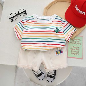 Giyim setleri moda yaz bebek bebek takım elbise sıradan kıyafetler pamuk şeritli tişört kısa 3pcs/setler yürümeye başlayan bebek giyim bebek çocuk izleme