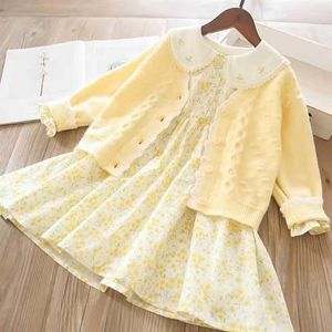 Kläderuppsättningar Spring and Autumn Girls 'Clothing Set New Children's Baby Sticked Coat+Floral Dress Two Piece Set