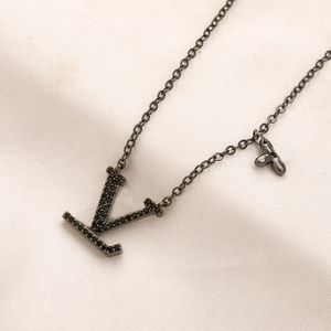 Louiseviution halsband 18k guldpläterad lyxvarumärkesdesigner hängen v halsband stål bokstav choker lvse halsband kedja louiseviution smycken tillbehör 414