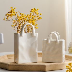 Vase Nordic Portable Vase White Ceramic Flower Vase Modern Home Decor Accessoriesリビングルームデコレーションガーデンベッドルームの装飾品230812