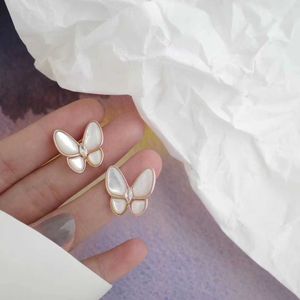 Designer Four-Leaf Clover Luxury Top smycken Tillbehör för kvinnor Cleef v Golden Fan Butterfly Ear Clip Sweet Ear Studs Temperament Djockat 18K Rose Gold Plating