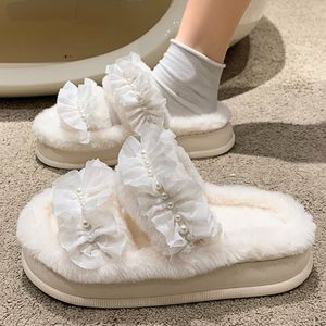 Hemskor Pearl Decor Double Band Winter Women Slipper Soft Pälsplattform Päls Varm inomhus Lady Open Toe Fluffy Home Slippers 230814