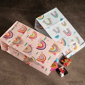 Geschenkverpackung kleine Papiertüten Regenbogen bedruckte Süßigkeiten Cookie -Tasche Pink Blue Kinder Geburtstagsfeier Geschenktüten Kisten DIY Backverpackung Vorräte R230814