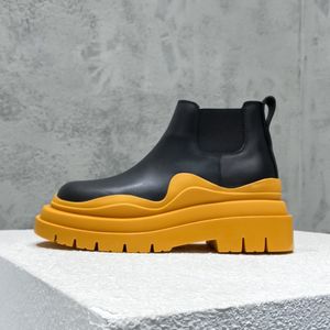 B V outono e inverno novas botas Martin slip-on para homens e mulheres casais Chelsea botas tubo curto tubo de fumaça designer de luxo Botas de motocicleta de vento britânico Tamanhos 35-46 + caixa