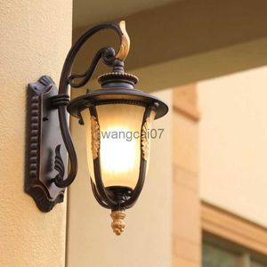 Lampade a parete Europa Giardino Fissature da parete esterno Apparecchi retrò Light Vintage LED LED LED per il balcone della villa di lusso Balcone Sconce esterno HKD230814