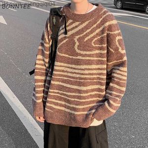 Herrtröjor Tröja Män Zebra Stripe Crewneck Vinterpar Korean Löst stickad lackerad Harajuku Ny ankomstmånadskläder Z230814