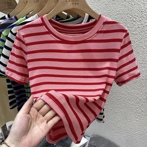 Kvinnors T-skjortor Korea Style Kvinnor Stickade T-shirts Toppar 2023 Summer Short Sleeve Randig Woman Crop Top Casual tröja Tees