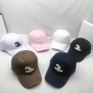 CE Baseball Hat Ny trend Show Face Small Men and Womens Duck Tongue Hat 3D broderi Sun Protection Par Hat