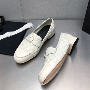 Lambskin Womens Elbise Ayakkabı Bale Ayakkabı Kadınları Loafers Kapitone Doku Matelasse Saksları Sandalet Üzerindeki Kara Boş Zaman Ayakkabısı Toz Çantalarla Düğün Ayakkabıları