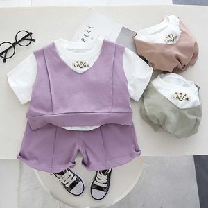 Set di abbigliamento Moda Estate Vestito da neonato Abbigliamento casual T-shirt in cotone Corto 3 pezzi / set Abbigliamento per neonati per bambina Tute per bambini