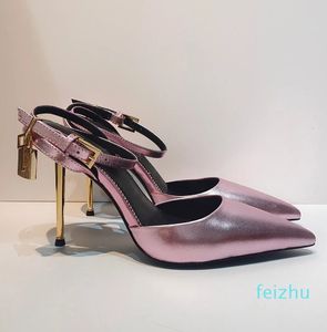 Klasik Sandalet Kapalı Toe Tasarımcı Kadın Ayakkabı Altın Metal Kilit Toka Stiletto Topuk Toe Cap Bayanlar Elbise Ayakkabı En Kalitesi