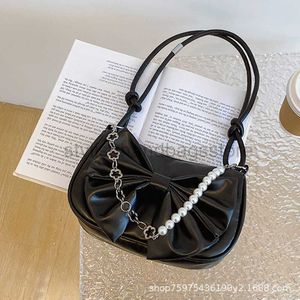 Bolsas de ombro Bowknot Chain Bag feminina de axila 2023 Novo picante, estilo pérola pérola de mão pequena bolsa simples e elegante de um ombro bagstylishhandbagsstore