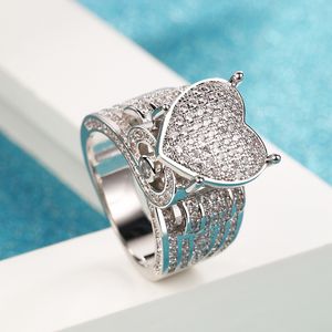 Wysokiej jakości vintage biżuteria utorująca biały saaphire cz diamond wieczność kobiet Wedding Heart Band Pierścień