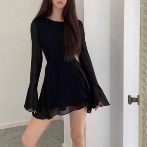 Casual klänningar 2023 Långärmad bodycon svart y2k minikvinnor elegant smal sexig jämn festklänning kontor lady rygglös koreansk höst chic
