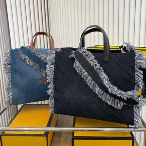 Lyxdesigners denim Tassels Totes axelväskor Italien Roma varumärke högkvalitativa klassiska dubbla bokstäver handväskor mode kvinnor stor kapacitet crossbody väska