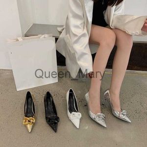 Sapatos de vestido 2022 saltos de ouro sapatos de salto fino Sandálias de bomba sexy Sexy Ladies Patent Leather Slip On Wedge Ponto Latse Laceup St J230815