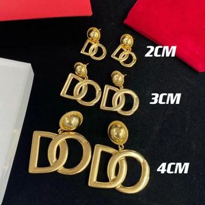 Fashion Classic 18K Gold Letter Dangle Dangle żyrandol wisiorek Kolczyki Kobiety projektant marki Prostota biżuteria 2.3.4 cm Opcjonalna wysokiej jakości