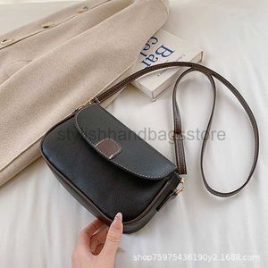 Bolsas de ombro Small Design Saco feminino 2023 Verão Novo senso de alto senso Small Moda de um ombro Crossbody Small Square Bag Tidestylishhandbagsstore