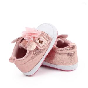 İlk yürüyüşçüler 1 çift moda yürümeye başlayan spor ayakkabılar dayanıklı bebek ayakkabıları çekici önleyici anti-dip çiçek dekor ayak aşınma dirençli
