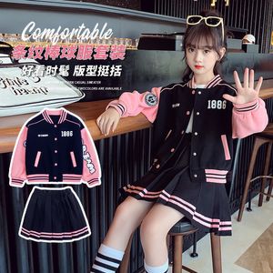 Set di abbigliamento per adolescenti abiti autunnali uniforme da baseball lettere di moda primaverile stampa patchwork giacca cappotto pieghetta gonna 2pcs jk outfits 4 14 y 230814