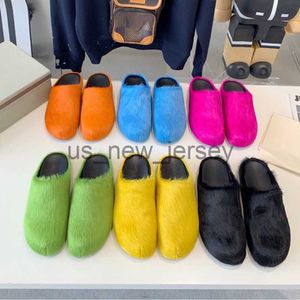 Slippers 2023 Moda Florpers de peles homens homens redondos de ponta de marn slides de cabelo feminino mohair rosa preta rosa vermelha verde sapatos chapas half slipper sapatos de pelúcia casual j230815