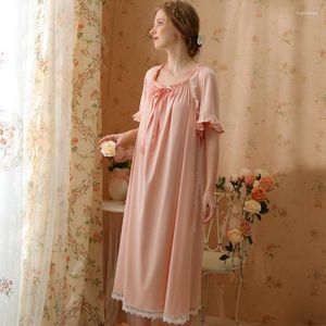 Kvinnors sömnkläder kvinnor frenulum pyjamas klänning lång spetskant nattdress flicka sexig kort ärm nattklänning fast färg bomull