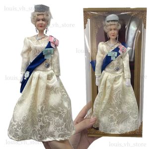 2022 neueste Königin Elizabeth II BJD Barbi Doll UK Königin Platinum Jubiläumskleid Königskollektoren Spielzeug für LDREN GIFT T230815