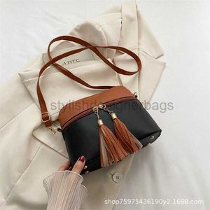 Umhängetaschen 2023 Neue Mode einfache Frauenbeutel Kontrast Farbe One Schulter Crossbody Small Bag Quaste Tassel lässig Frauen Shell Bagstylishdesignerbags