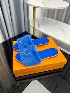 Terlik Kış Sarlemi Moda Tembel Mektup Düz Tipper Metal Tepe Kadın Tasarımcı Ayakkabı Seksi Lady Karikatür Peluş Peluş Terlik Sıcak Yün Flopları Tutun J0816