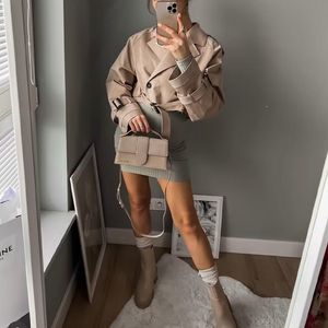 Frauen -Trenchcoat 2023 Spring Fashion Matching Belt Short Jacket Vintage Long Sleeves Button Up Chic Outerwear Stylish Tops 8111 230814