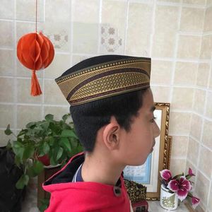 Feanie/crânio Caps Caps Muçulmanos para Homens Livre Malásia Hat para Barco Mesh Mesh Summer Oração Kufi Islã Hijab Hijab Saudi Arábia Headwraps 230814