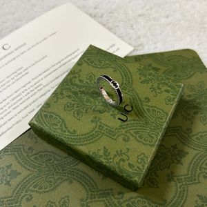 Designer ring för kvinnor män mode trend emalj bokstäver klassiska smycken par ringar vintage högkvalitativa gåvor