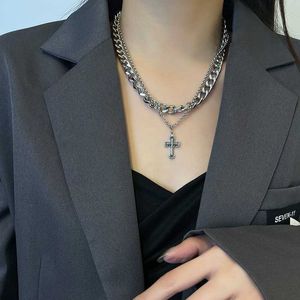 二重層クロスネックレス女性パーソナリティキューバチェーンインヒップホップアクセサリーファッション男性鎖骨チェーン