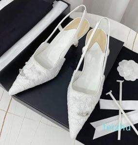 Designer Lace High Heel Shoes Sandaler Kvinnors Autumn Winter Nya Buckle High-Heeled Sexy Ladies Banket Wedding High-Heels Shoes Summer Sandal Women