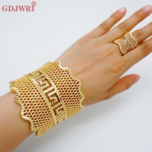 Bangel Luxus Kupfermanschettenknopf Ring für Frauen Dubai Gold Farbe Hohlhelfer Armband Schmuck Nigerian marokkanische Hochzeitsgeschenk 230814