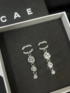 Elegant Womens Diamond Gift 2023 Letter Dangl Earrings Designer Brand Sier New Engagement Birthdat Travel Jewelry Earrring NO Fade