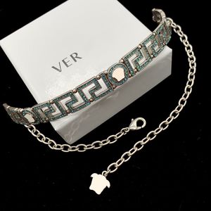 Modechokers designer män diamantkedjor halsband kvinnor silver retro smycken bokstäver choker hänge halsband män grön juvelery 238153c6