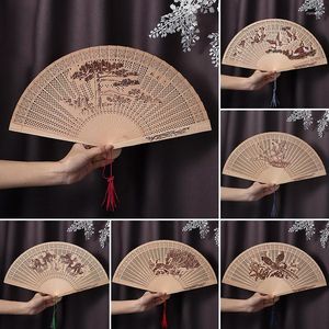Decorative Figurines Chinese Vintage Handmade Folding Hand Fan Hollow Wood Carving Pattern Tassel Decoration Craft Home Wedding Party Decor