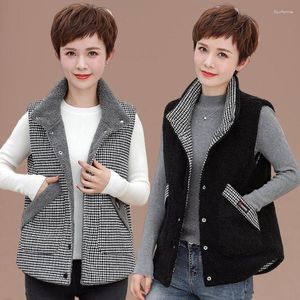 Women's Vests Middle-aged Mothers Faux Lamb Wool Vest Jacket 2023 Spring Autumn Warm Women Sleeveless Coat Plus Size Casual Waistcoat V127