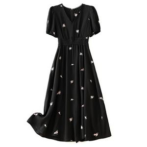 2023 여름 검은 색 대비 컬러 자수 자수 드레스 짧은 슬리브 V- 넥 패널 미디 캐주얼 드레스 W3L043605