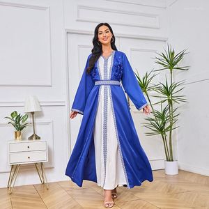 Ethnische Kleidung MT099 Arabische Muslime Kleider gesticktes Zweiteiler Kleid Abaya